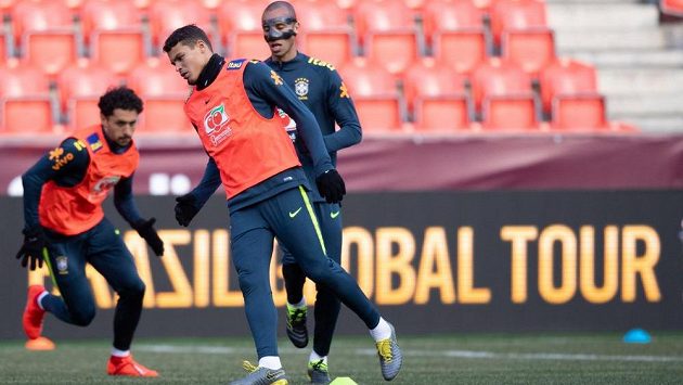 Obránce Thiago Silva během tréninku. Obránce Thiago Silva během tréninku.