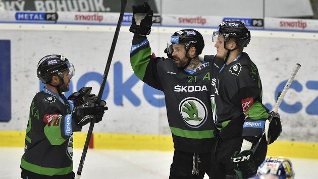 Hráči Mladé Boleslavi se radují z gólu proti Zlínu ve třetím utkání předkola play off. Hráči Mladé Boleslavi se radují z gólu proti Zlínu ve třetím utkání předkola play off.