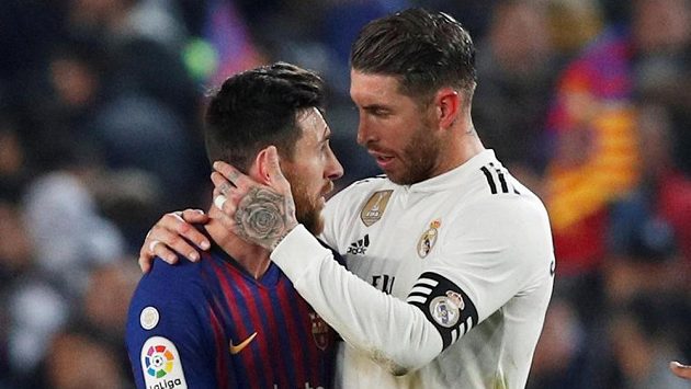 Barcelonský Lionel Messi a kapitán realu Madrid Sergio Ramos po semifinále poháru. Barcelonský Lionel Messi a kapitán realu Madrid Sergio Ramos po semifinále poháru.