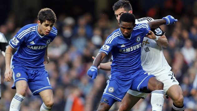 Samuel Eto'o (vpravo) je jedním z útočníků Chelsea, s nimiž není kouč José Mourinho na podzim spokojený. Samuel Eto'o (vpravo) je jedním z útočníků Chelsea, s nimiž není kouč José Mourinho na podzim spokojený.
