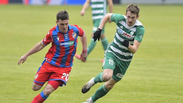 Zleva Pavel Bucha z Plzně a Roman Květ z Bohemians. Zleva Pavel Bucha z Plzně a Roman Květ z Bohemians.