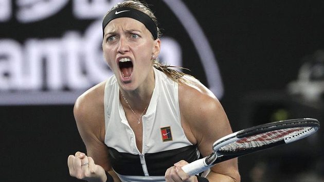 Nahecovaná Petra Kvitová v semifinálové bitvě na Australian Open. Nahecovaná Petra Kvitová v semifinálové bitvě na Australian Open.