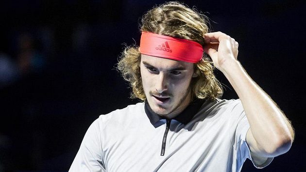 Řecký tenista Stefanos Tsitsipas si za své chování na turnaji v Basileji vysloužil velkou kritiku. Řecký tenista Stefanos Tsitsipas si za své chování na turnaji v Basileji vysloužil velkou kritiku.