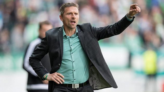Trenér Bohemians 1905 Martin Hašek během utkání s Jabloncem. Trenér Bohemians 1905 Martin Hašek během utkání s Jabloncem.