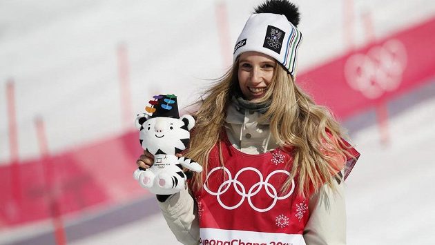 Zlatá Anna Gasserová z Rakouska, rakouská vítězka Big Airu. Zlatá Anna Gasserová z Rakouska, rakouská vítězka Big Airu.