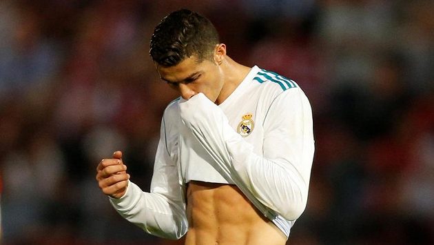 Cristiano Ronaldo z Realu Madrid při utkání v Gironě. Cristiano Ronaldo z Realu Madrid při utkání v Gironě.
