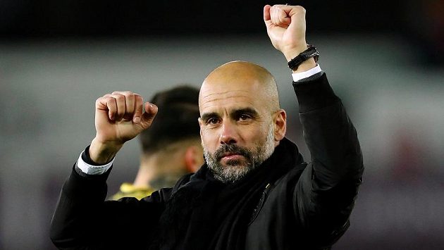 Kouč Manchesteru City Pep Guardiola se raduje po zápase na hřišti Swansea. Kouč Manchesteru City Pep Guardiola se raduje po zápase na hřišti Swansea.