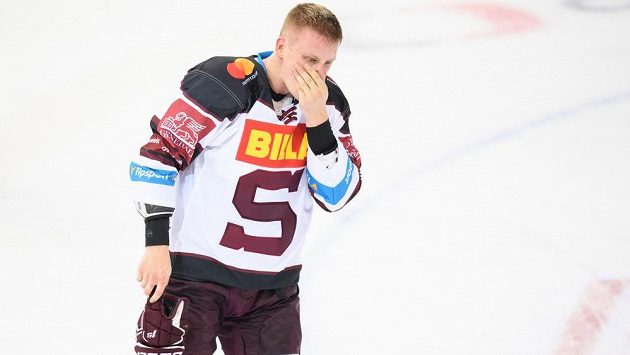 Miroslav Forman ze Sparty během utkání 1. kola Tipsport extraligy s Plzní. Miroslav Forman ze Sparty během utkání 1. kola Tipsport extraligy s Plzní.