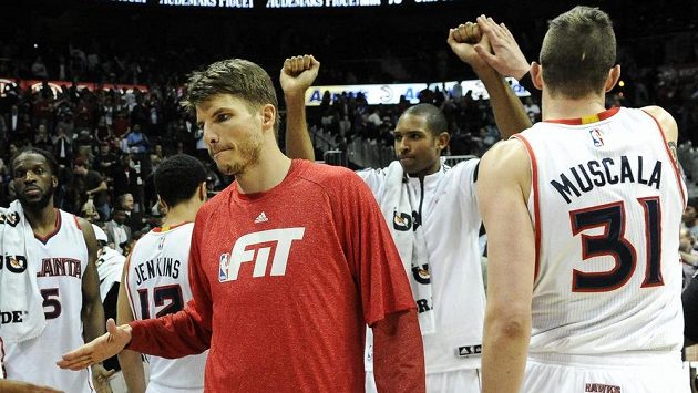 Basketbalisté Atlanty zdolali v NBA Indianu a připsali si čtrnáctou výhru v řadě. Basketbalisté Atlanty zdolali v NBA Indianu a připsali si čtrnáctou výhru v řadě.