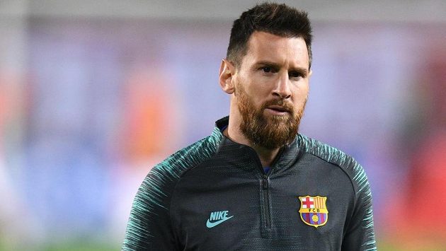 Barcelonský Lionel Messi těsně před zápasem se Slavií v Edenu. Barcelonský Lionel Messi těsně před zápasem se Slavií v Edenu.