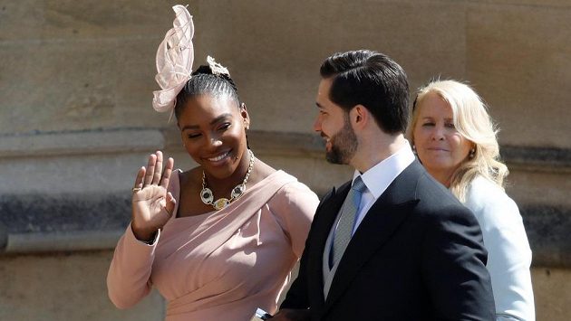 Tenista Serena Williamsová s manželem na nedávné svatbě prince Harryho a Meghan Markle. Tenista Serena Williamsová s manželem na nedávné svatbě prince Harryho a Meghan Markle.