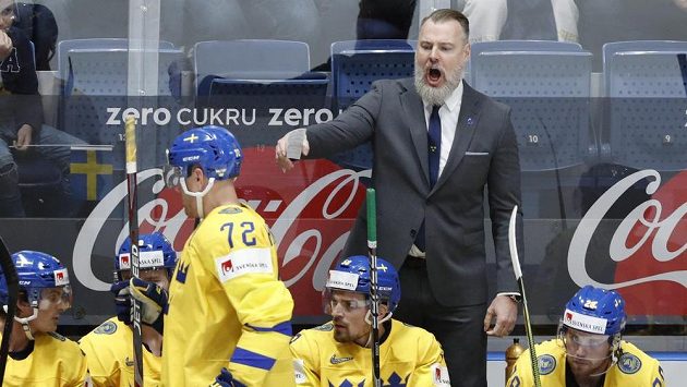 Švédský kouč Rikard Grönborg během duelu s Lotyšskem. Švédský kouč Rikard Grönborg během duelu s Lotyšskem.