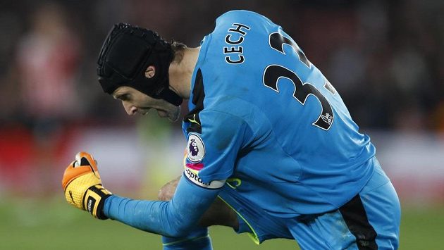 Radost Petra Čecha po vítězství Arsenalu. Radost Petra Čecha po vítězství Arsenalu.