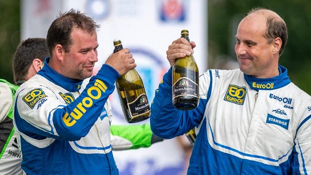 Václav Pech (vpravo) a Petr Uhel ovádli Rallye Bohemia. Václav Pech (vpravo) a Petr Uhel ovádli Rallye Bohemia.