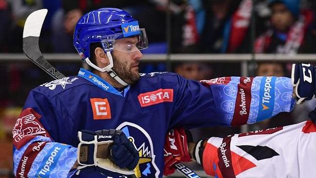 Obránce Kladna Michal Barinka. Obránce Kladna Michal Barinka.