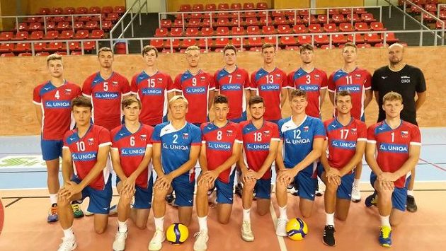 Česká volejbalová reprezentace do 20 let je na domácí šampionát připravena. Česká volejbalová reprezentace do 20 let je na domácí šampionát připravena.