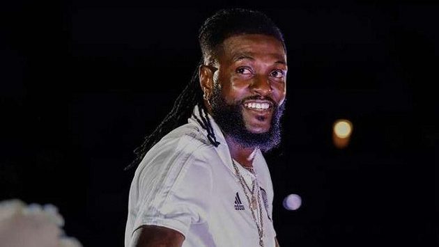 Emmanuel Adebayor po pětiměsíčním působení a dvou odehraných zápasech v paraguayském klubu Olimpia Asunción skončil. Emmanuel Adebayor po pětiměsíčním působení a dvou odehraných zápasech v paraguayském klubu Olimpia Asunción skončil.