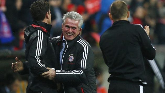 Trenér fotbalistů Bayern Mnichov Jupp Heynckes se raduje z postupu do semifinále Ligy mistrů Trenér fotbalistů Bayern Mnichov Jupp Heynckes se raduje z postupu do semifinále Ligy mistrů