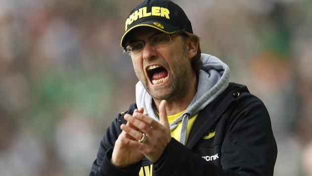 Jürgen Klopp útočí s Dortmundem na druhý bundesligový titul za sebou. Jürgen Klopp útočí s Dortmundem na druhý bundesligový titul za sebou.