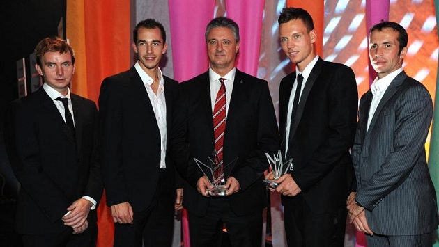 Čeští tenisté minulý rok vyhráli po 32 letech Davisův pohár: (zleva ) Ivo Minář, Lukáš Rosol, nehrající kapitán Jaroslav Navrátil, Tomáš Berdych a Radek Štěpánek. Čeští tenisté minulý rok vyhráli po 32 letech Davisův pohár: (zleva ) Ivo Minář, Lukáš Rosol, nehrající kapitán Jaroslav Navrátil, Tomáš Berdych a Radek Štěpánek.