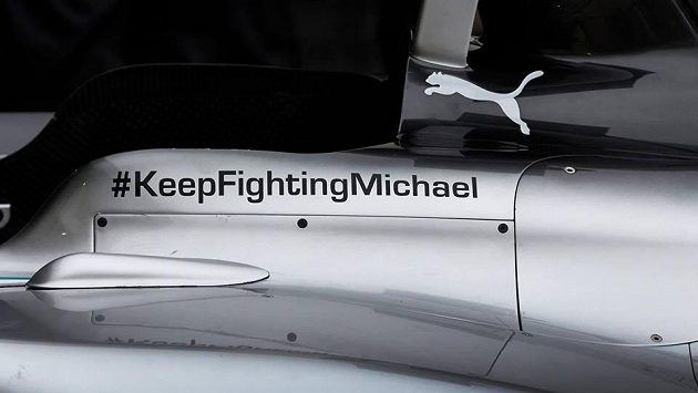 Svět formule 1 drží Michaelu Schumacherovi palce, aby zvítězil i ve svém nejtěžším závodu. Svět formule 1 drží Michaelu Schumacherovi palce, aby zvítězil i ve svém nejtěžším závodu.