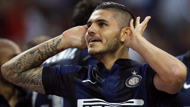Fotbalista Mauro Icardi z Interu slaví gól proti Juventusu. Fotbalista Mauro Icardi z Interu slaví gól proti Juventusu.