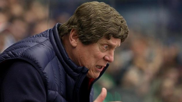 Mladoboleslavský trenér František Výborný marně hnal svůj tým do boje na ledě Chomutova v rozhodující bitvě předkola play off hokejové extraligy. Mladoboleslavský trenér František Výborný marně hnal svůj tým do boje na ledě Chomutova v rozhodující bitvě předkola play off hokejové extraligy.