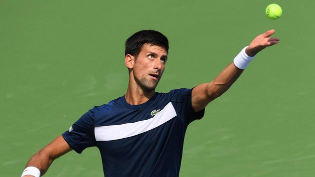 Novak Djokovič na podání Novak Djokovič na podání