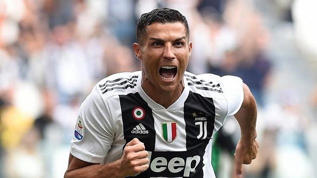 Cristiano Ronaldo se raduje z prvního gólu v Sérii A. Cristiano Ronaldo se raduje z prvního gólu v Sérii A.