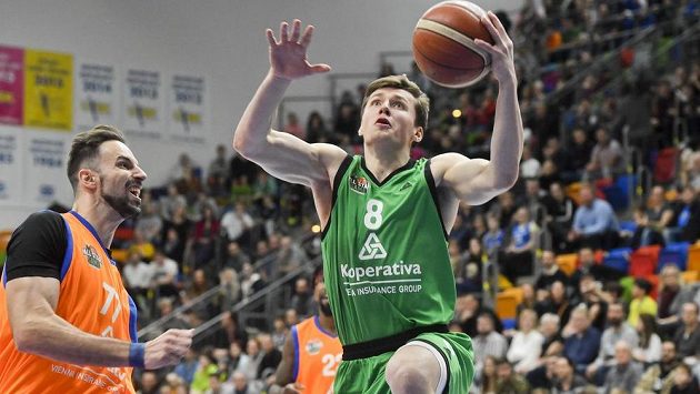 Zleva Vojtěch Hruban z týmu Mazáků a Ondřej Sehnal z týmu Mladých pušek. Zleva Vojtěch Hruban z týmu Mazáků a Ondřej Sehnal z týmu Mladých pušek.
