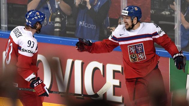 Jan Kovář (vpravo) a Jakub Voráček oslavují gól na 3:2 během čtvrtfinále s Finy. Jan Kovář (vpravo) a Jakub Voráček oslavují gól na 3:2 během čtvrtfinále s Finy.