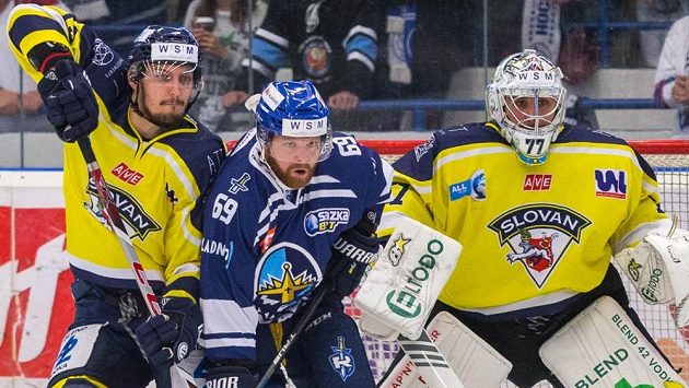 Duel 23. kola první hokejové WSM ligy mezi Kladnem a Ústím nad Labem. Duel 23. kola první hokejové WSM ligy mezi Kladnem a Ústím nad Labem.