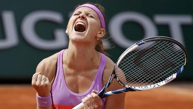 Česká tenistka Lucie Šafářová se raduje z postupu do semifinále French Open. Česká tenistka Lucie Šafářová se raduje z postupu do semifinále French Open.