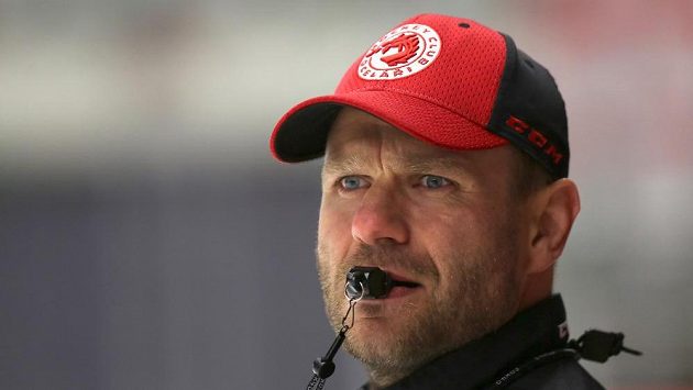 Trenér Václav Varaďa v Třinci na prvním tréninku před novou extraligovou sezonou. Trenér Václav Varaďa v Třinci na prvním tréninku před novou extraligovou sezonou.