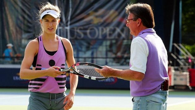 Kanadská tenistka Eugenie Bouchardová při tréninku s Jimmym Connorsem v areálu US Open v New York City. Kanadská tenistka Eugenie Bouchardová při tréninku s Jimmym Connorsem v areálu US Open v New York City.