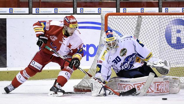 Michal Poletín (vlevo) ješté v dresu Slavie. Od příští sezóny bude 25letý útočník hájit barvy Chomutova. Michal Poletín (vlevo) ješté v dresu Slavie. Od příští sezóny bude 25letý útočník hájit barvy Chomutova.