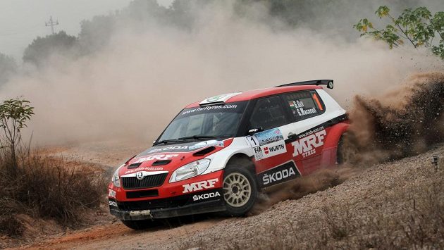 Gaurav Gill s vozem Škoda Fabia S2000 při podniku asijsko-pacifického šampionátu APRC v Číně. Gaurav Gill s vozem Škoda Fabia S2000 při podniku asijsko-pacifického šampionátu APRC v Číně.