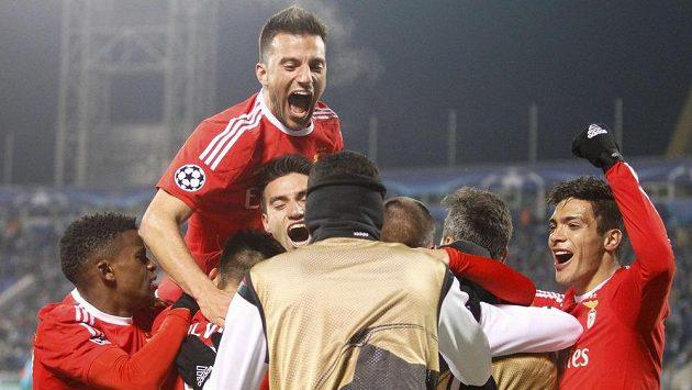 Radost fotbalistů Benfiky v Petrohradu. Radost fotbalistů Benfiky v Petrohradu.
