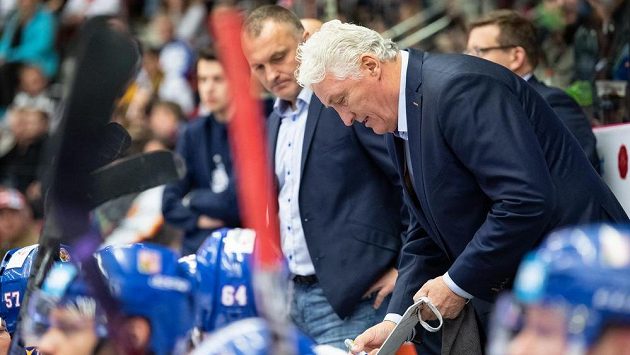 Český trenér Miloš Říha se vrátil v Nitře na střídačku národníko týmu. Český trenér Miloš Říha se vrátil v Nitře na střídačku národníko týmu.