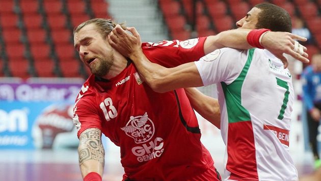 Bráněný Pavel Horák v duelu s Alžírskem. Bráněný Pavel Horák v duelu s Alžírskem.