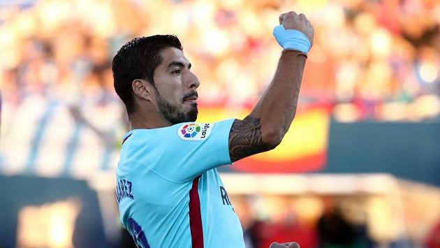 Luis Suarez a jeho oslava gólu. Hráč Barcelony se takto proti Leganés radoval dvakrát. Luis Suarez a jeho oslava gólu. Hráč Barcelony se takto proti Leganés radoval dvakrát.
