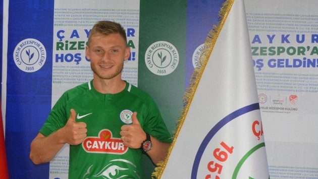 Stoper Jakub Brabec poprvé v dresu tureckého Rizesporu. Stoper Jakub Brabec poprvé v dresu tureckého Rizesporu.