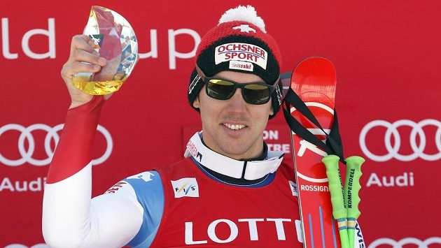 Carlo Janka se raduje z vítězství. Carlo Janka se raduje z vítězství.