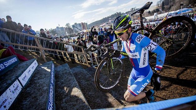 Český cyklokrosař Jakub Skála při závodě mužů do 23 let na šampionátu v Táboře. Český cyklokrosař Jakub Skála při závodě mužů do 23 let na šampionátu v Táboře.