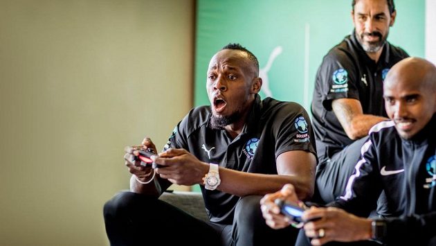 Bývalý atlet Usain Bolt se zúčastnil charitativního turnaje ve hře FIFA 20. Bývalý atlet Usain Bolt se zúčastnil charitativního turnaje ve hře FIFA 20.
