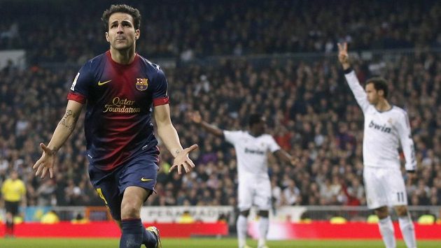 Barcelonský Cesc Fábregas se raduje z gólu proti Realu Madrid v semifinále poháru. Barcelonský Cesc Fábregas se raduje z gólu proti Realu Madrid v semifinále poháru.