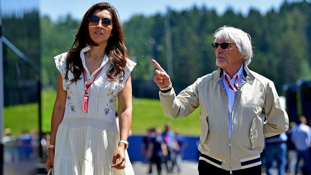 Bernie Ecclestone a jeho manželka budou rodiči. Bernie Ecclestone a jeho manželka budou rodiči.