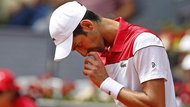 Novak Djokovič po prohře s Kylem Edmundem v Madridu. Novak Djokovič po prohře s Kylem Edmundem v Madridu.