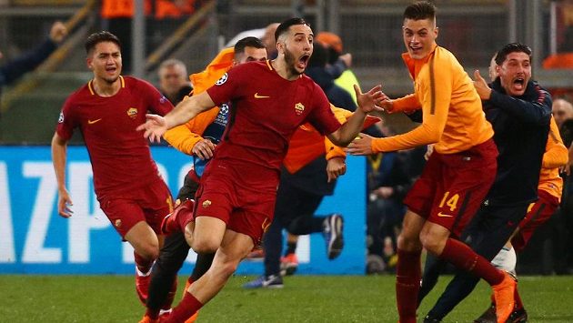 Radost AS Řím. Konstantinos Manolas právě překonal barcelonského brankáře a rozhodl o postupu italského týmu přes slavnou Barcelonu. Mezi prvními gratulanty byl i Patrik Schick. Radost AS Řím. Konstantinos Manolas právě překonal barcelonského brankáře a rozhodl o postupu italského týmu přes slavnou Barcelonu. Mezi prvními gratulanty byl i Patrik Schick.