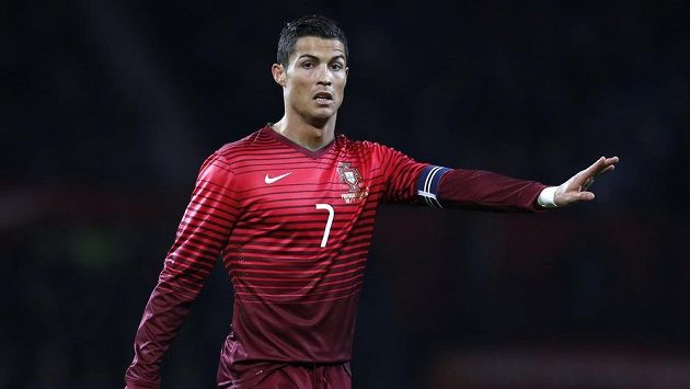 Portugalec Cristiano Ronaldo při přípravném zápase s Argentinou. Portugalec Cristiano Ronaldo při přípravném zápase s Argentinou.